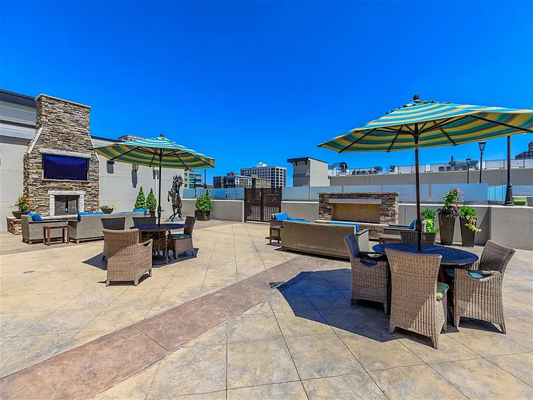 Rooftop Lounge