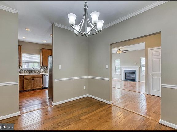 3rd image of 6 Candleridge Ct
