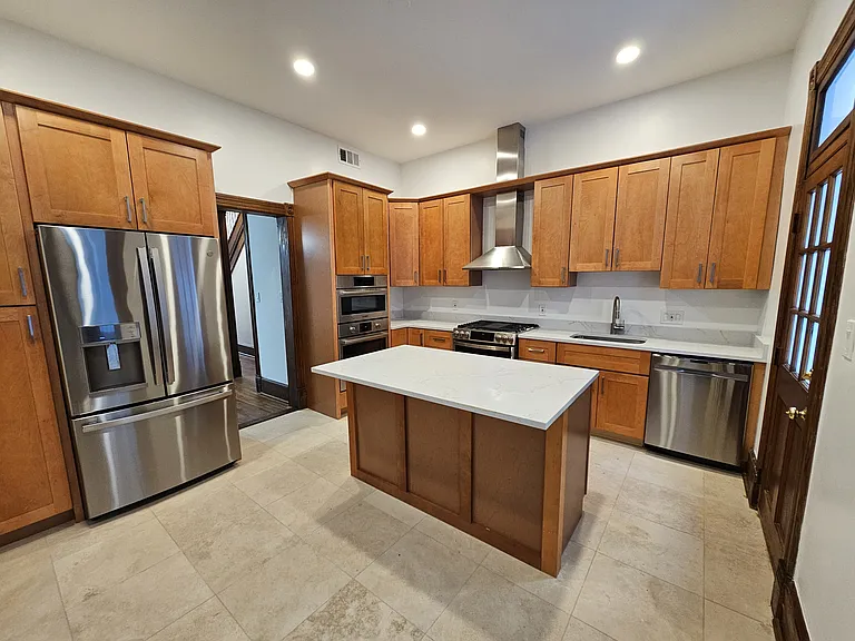 1st floor: rear kitchen