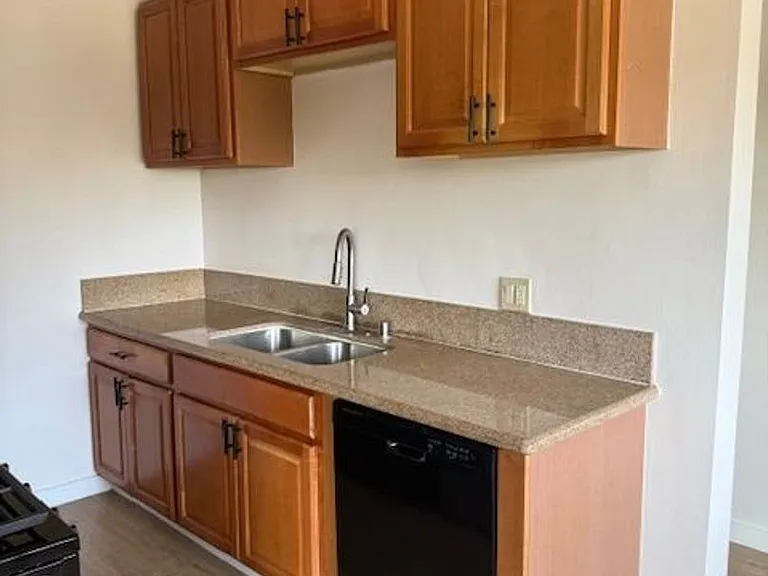 11813 Iowa Ave — Photo 14