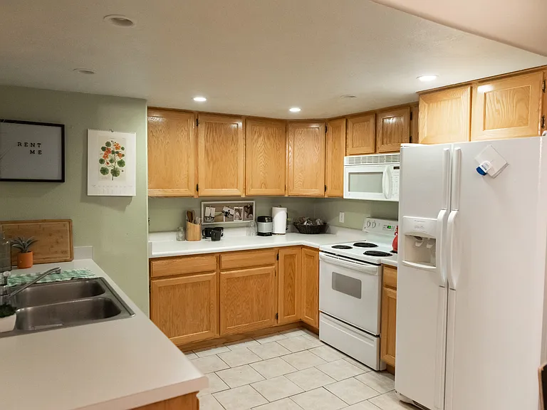1498 N 1335 W — Photo 12