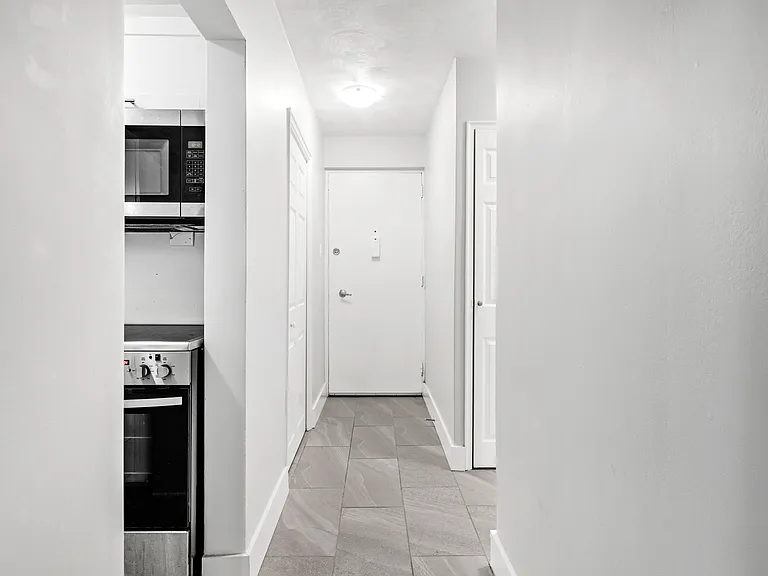 290 Nelson St — Photo 22