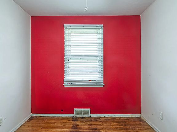 4th image of 1770 Hood St