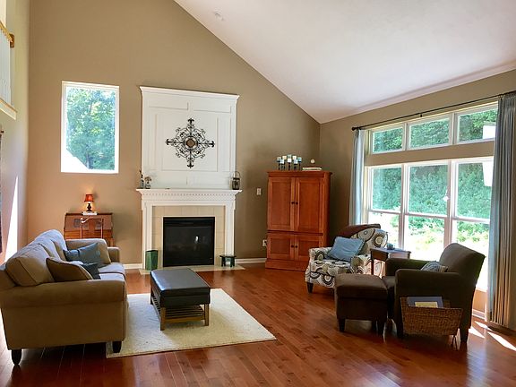 Great Room w/Gas FP