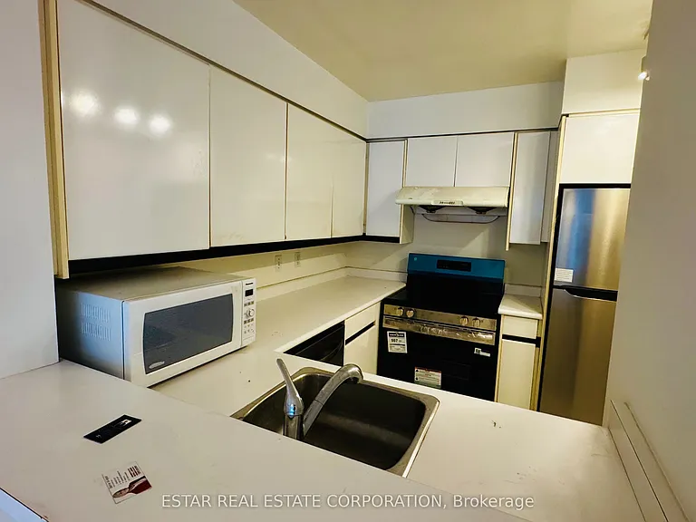 7 Carlton St #1101 — Photo 11