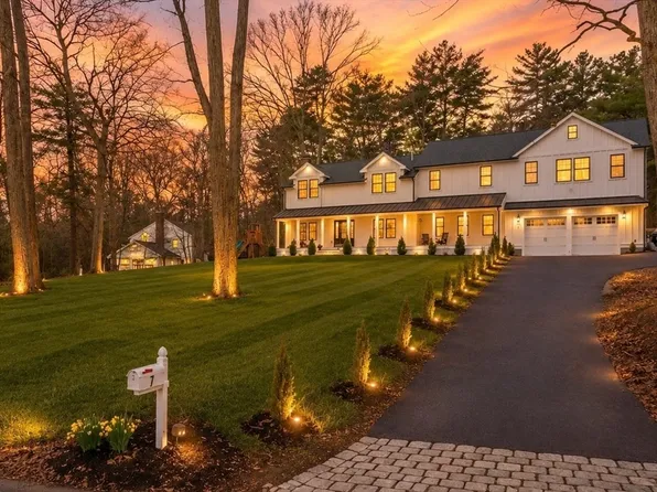 7 Circle Dr, Dover, MA 02030