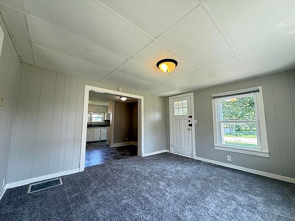 5th image of 304 N Lincoln St