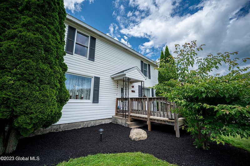 3rd image of 212 Horning Road