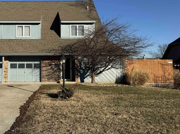 2926 SW Arrowhead Rd, Topeka, KS 66614