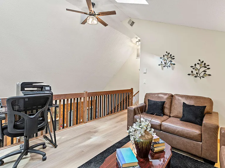 2174 Lakeview Dr E — Photo 41