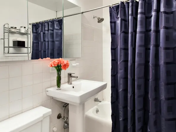 251 East 32nd Street image 5 of 9