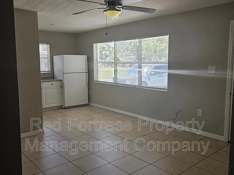 2721 Elmwood St — Photo 4