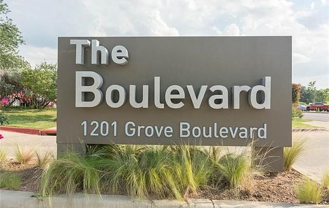 Gated community across from ACC Riverside campus near downto