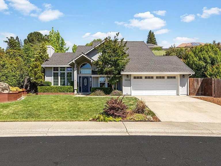 3022 Cerro Cir — Photo 2