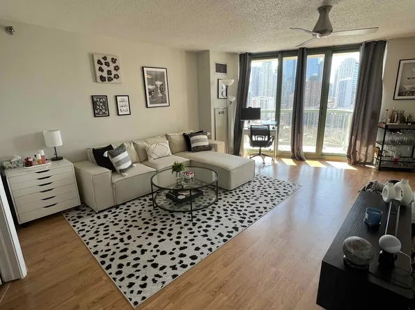 111 W Maple St APT 1612, Chicago, IL 60610