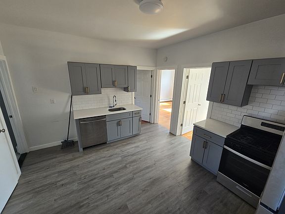 Eat in kitchen/Living Room