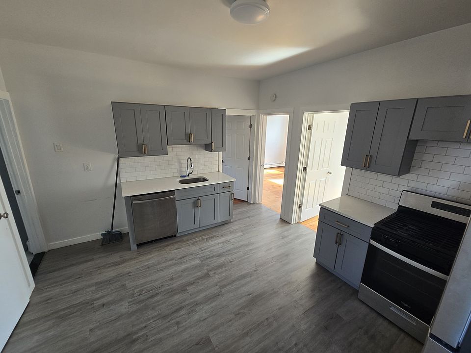 Eat in kitchen/Living Room