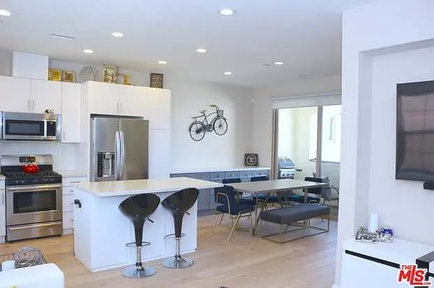 121 Tallowood — Photo 2
