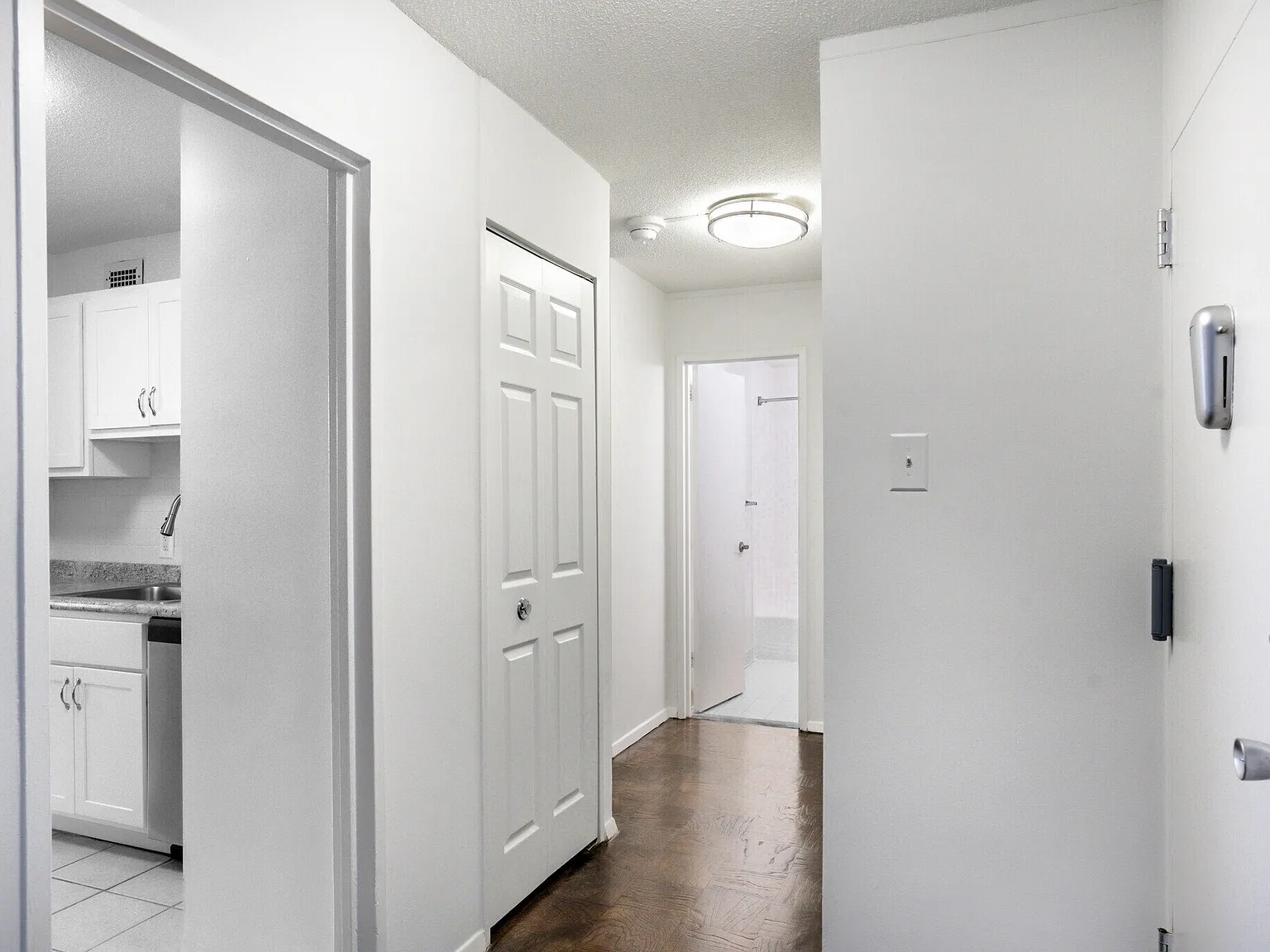 Calvert House Apartments — Photo 4