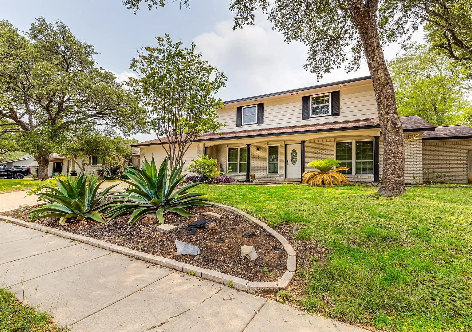 4 bed, 1720 sqft, $2,250 — Photo 1