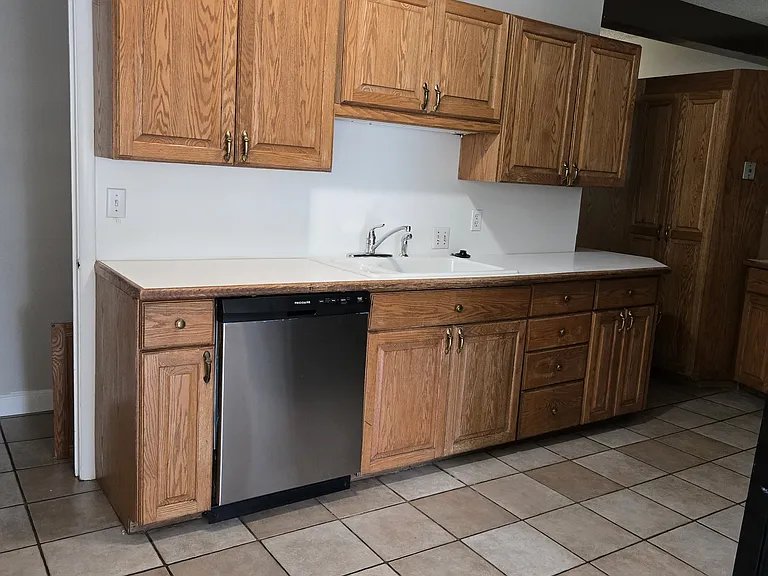 2564 E Wren Rd — Photo 6