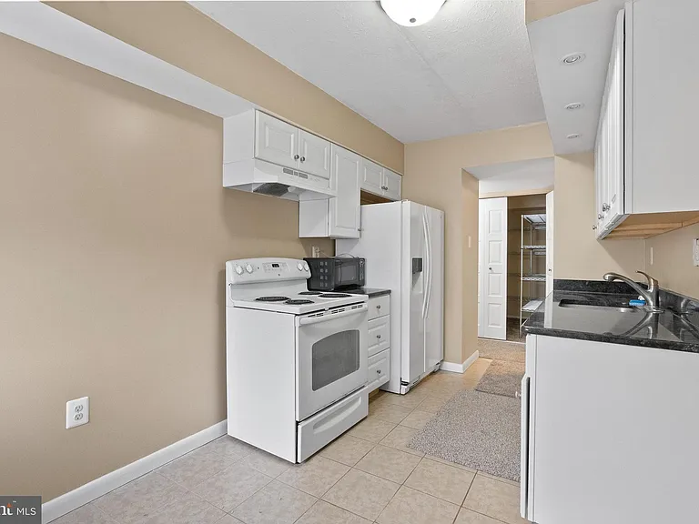 211 James Ct — Photo 8