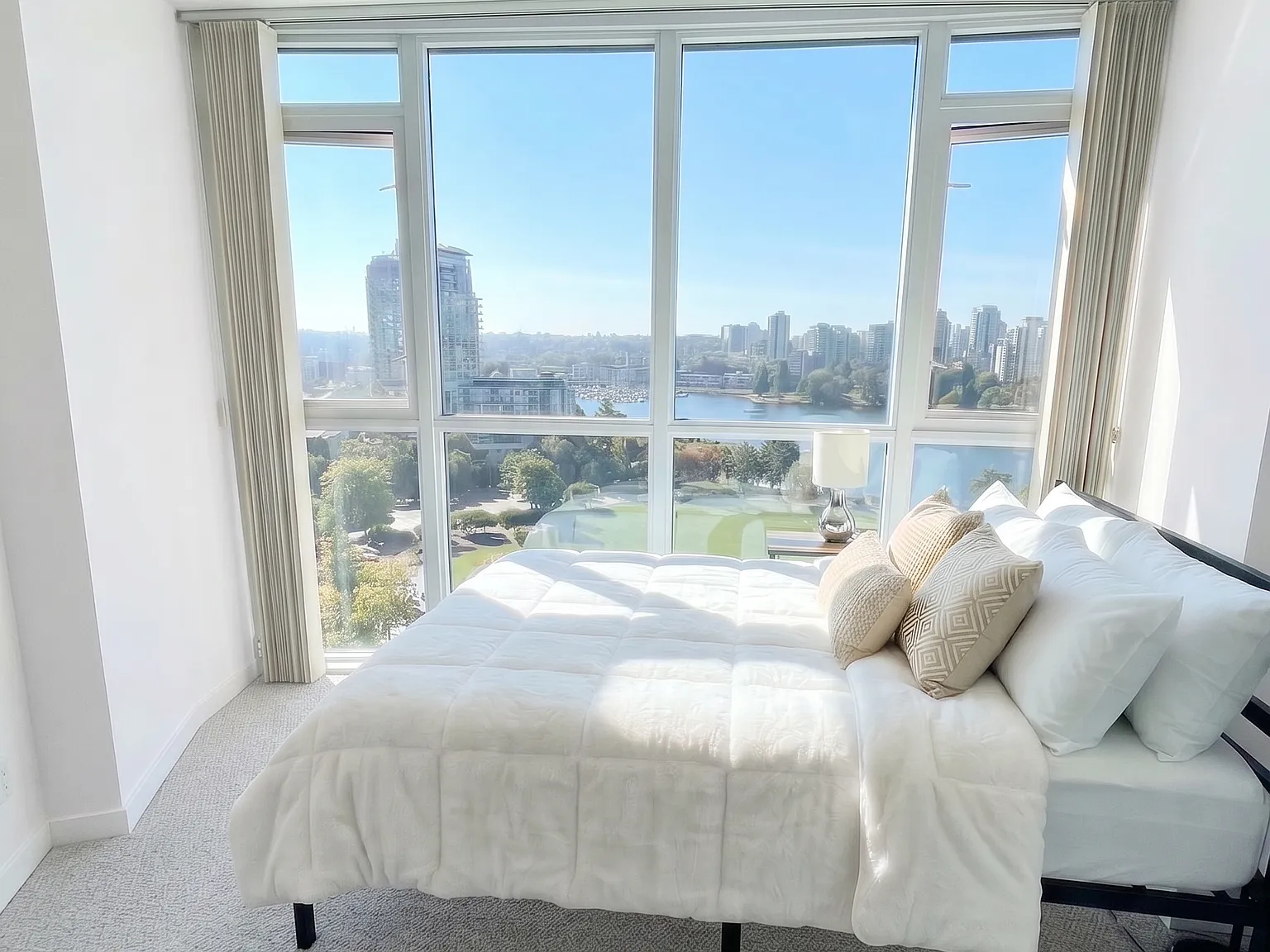 4 bed, $2,000 — Photo 1