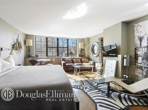 222 West 14th Street image 1 of 9