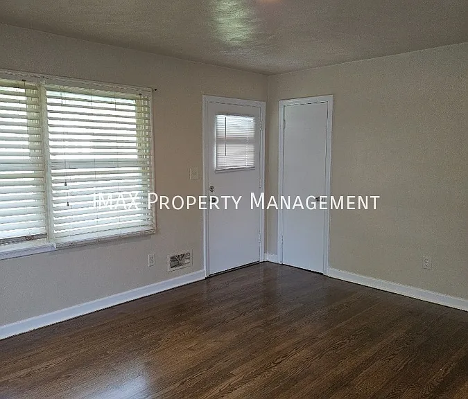 1515 Dunbar St NW — Photo 3