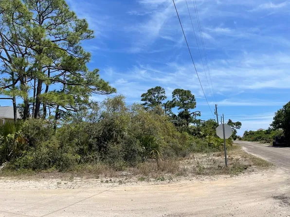 988 W Pine Ave, Eastpoint, FL 32328