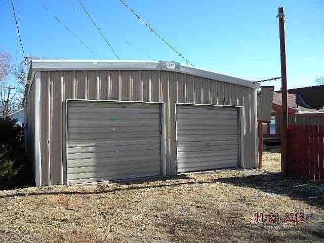 2nd image of 820 17th St