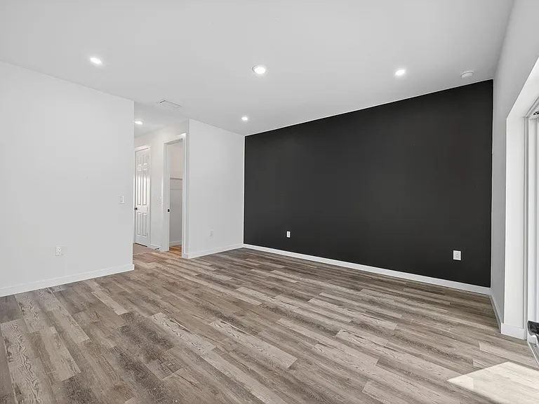 204 NW 1st St — Photo 4