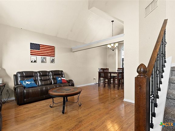 3rd image of 2001 Diana Ln