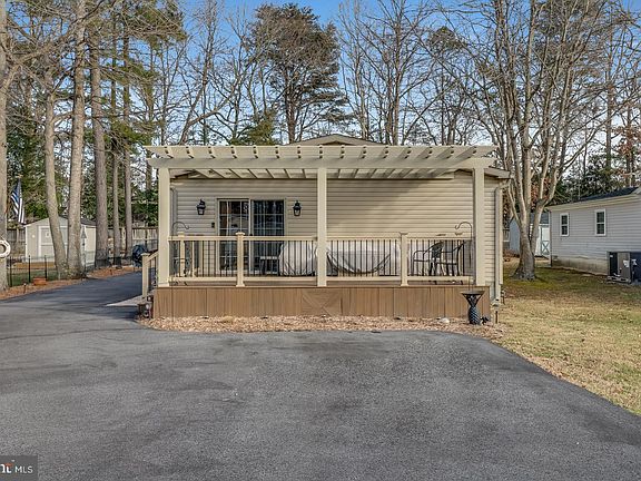 5th image of 113 White Pine Dr