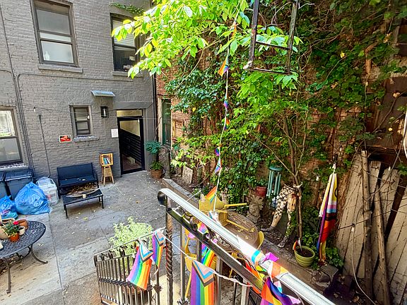 2nd image of 213 1/2 W 16th St APT 3
