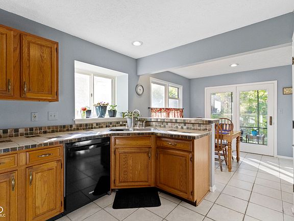 5th image of 5487 Winterhazel Dr