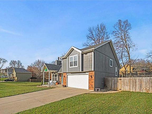 4th image of 300 Lakeview Dr