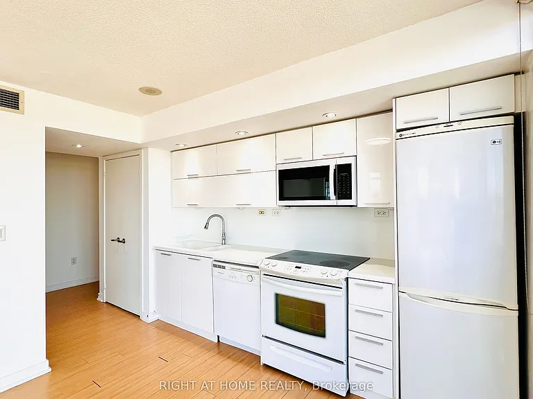25 Capreol Ct #2507 — Photo 7