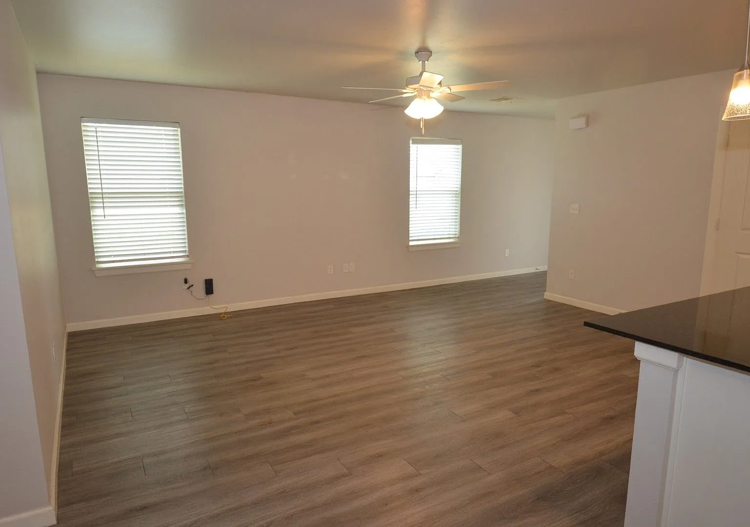 TJ 21 - 11209 11211 Howard Dr — Photo 3