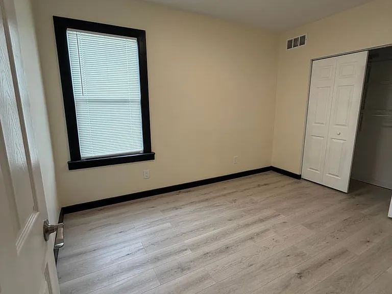 1523 Hurlbut St — Photo 7