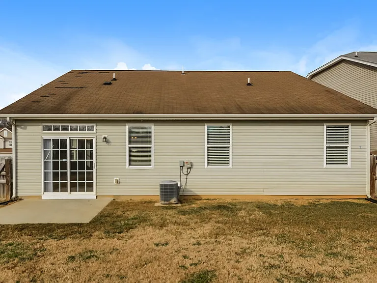 233 Norwich Dr — Photo 15