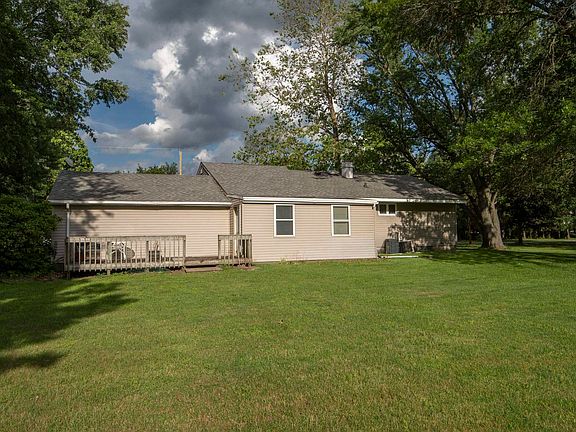 3rd image of 2805 Pleasant Plain Ave
