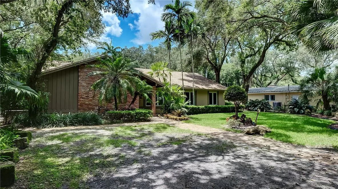 Building Photo - 10890 SW 83rd Ave