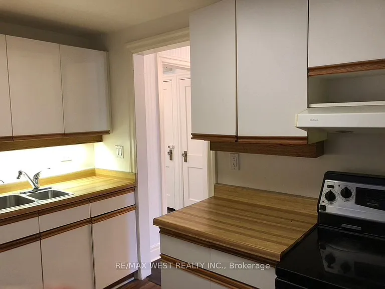 305 Saint Clair Ave E #MAIN FLOOR — Photo 8