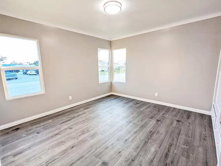 1835 W Colegrove Ave — Photo 17