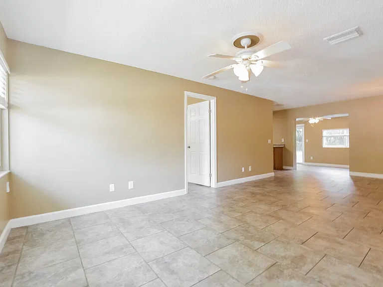 1264 Croftwood Dr — Photo 3