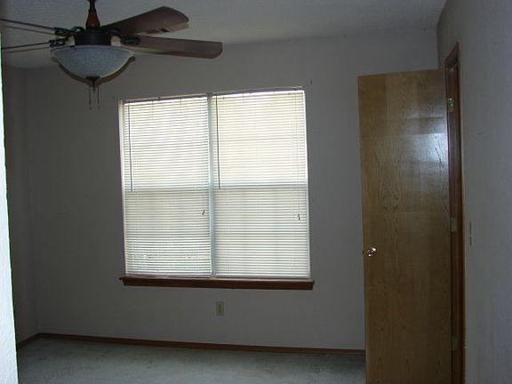 3rd image of 19 E Tamah Ln