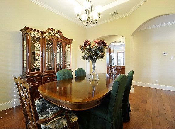 3rd image of 1085 Bridlewood
