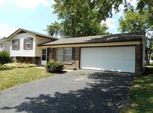 8040 S Carrolton Ct, Hanover Park, IL