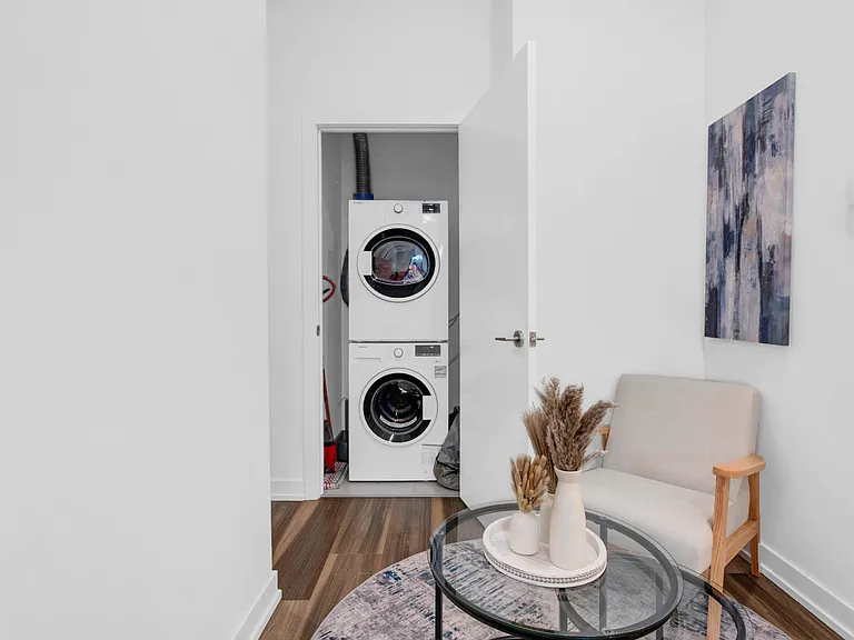 5 Wellington St S #208 — Photo 20